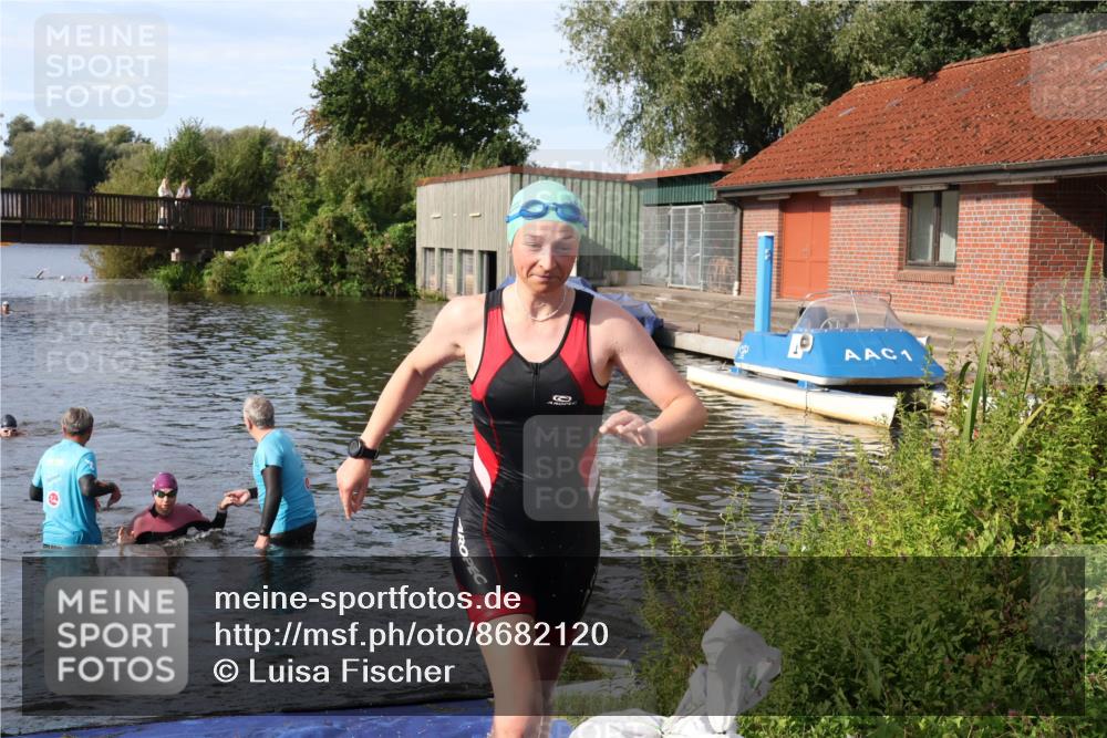 31.08.2025 - Elbe Triathlon Hamburg Luisa Fischer http://msf.ph/oto/8682120 31.08.2025 09:38:24 Schwimmen 789, 817 meine-sportfotos.de