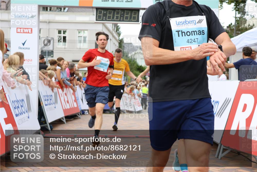 31.08.2025 - 21. Blankeneser Heldenlauf Strokosch-Dieckow http://msf.ph/oto/8682121 31.08.2025 12:05:38 Ziel 5614, 5050, 5575, 4141, 4414, 4329, 4247 meine-sportfotos.de