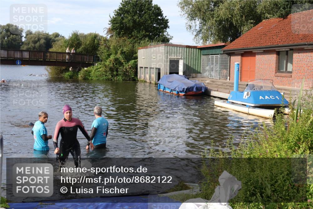 31.08.2025 - Elbe Triathlon Hamburg Luisa Fischer http://msf.ph/oto/8682122 31.08.2025 09:38:27 Schwimmen 789, 817 meine-sportfotos.de