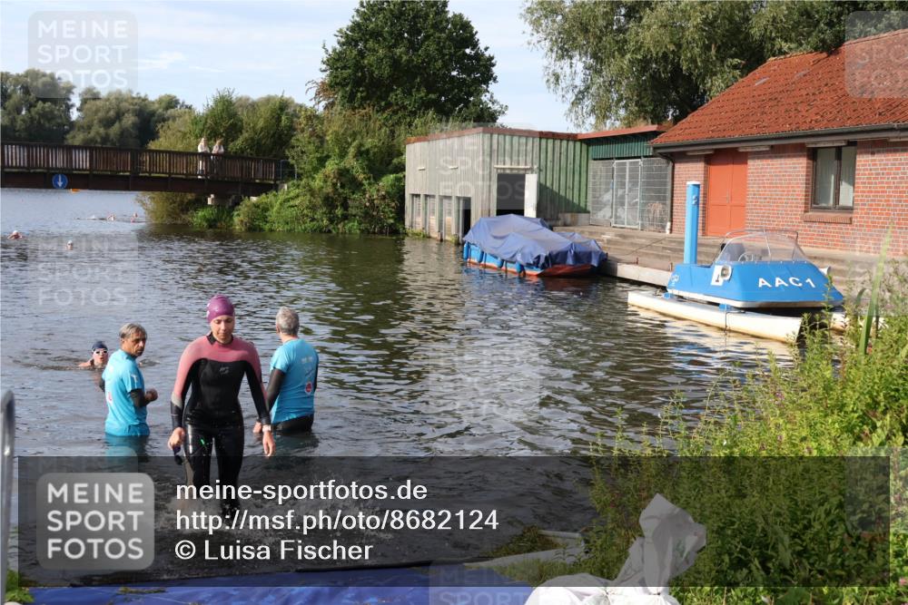 31.08.2025 - Elbe Triathlon Hamburg Luisa Fischer http://msf.ph/oto/8682124 31.08.2025 09:38:27 Schwimmen 789, 817 meine-sportfotos.de