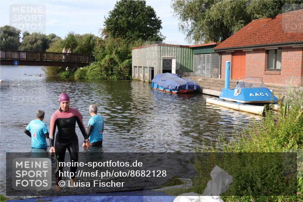 31.08.2025 - Elbe Triathlon Hamburg Luisa Fischer http://msf.ph/oto/8682128 31.08.2025 09:38:28 Schwimmen 789, 832 meine-sportfotos.de