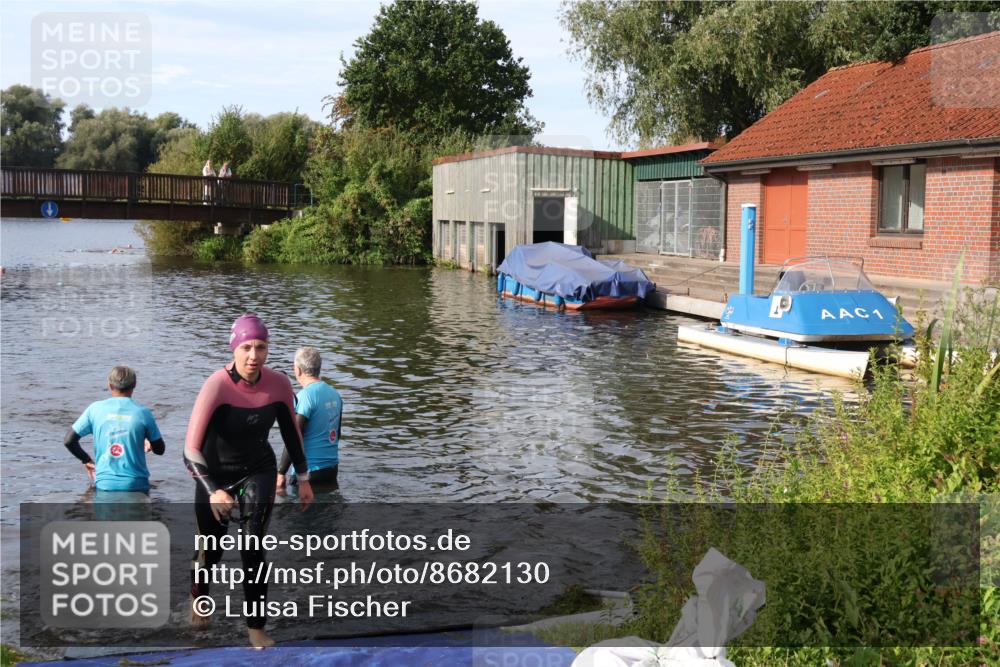 31.08.2025 - Elbe Triathlon Hamburg Luisa Fischer http://msf.ph/oto/8682130 31.08.2025 09:38:28 Schwimmen 789, 832 meine-sportfotos.de