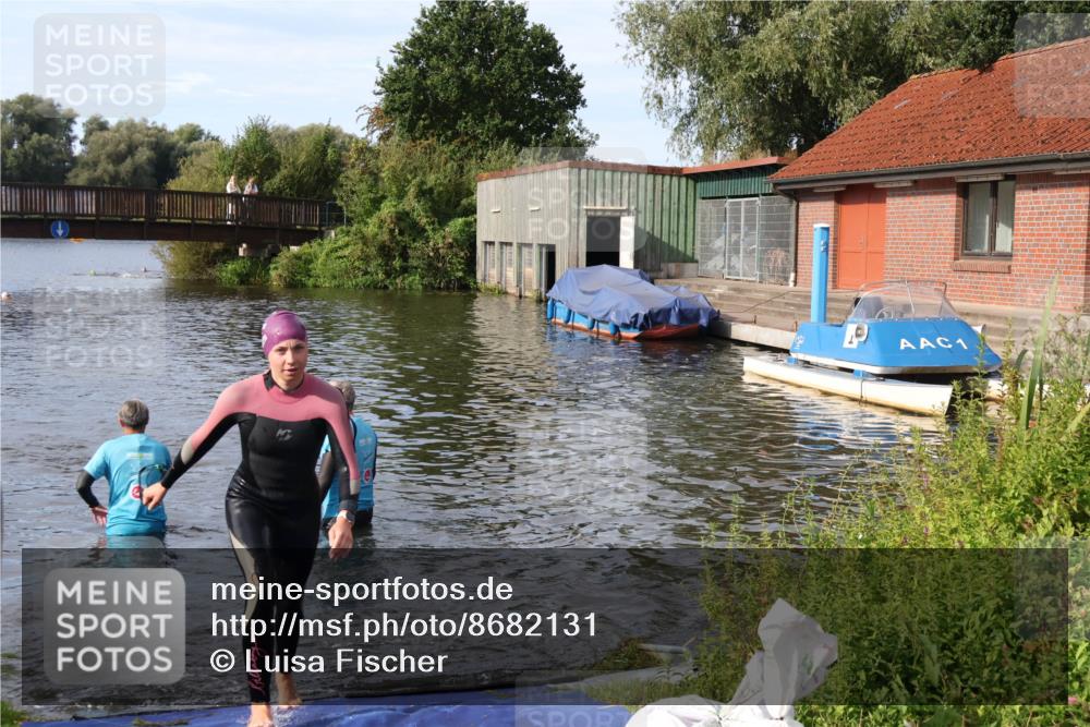 31.08.2025 - Elbe Triathlon Hamburg Luisa Fischer http://msf.ph/oto/8682131 31.08.2025 09:38:28 Schwimmen 789, 832 meine-sportfotos.de