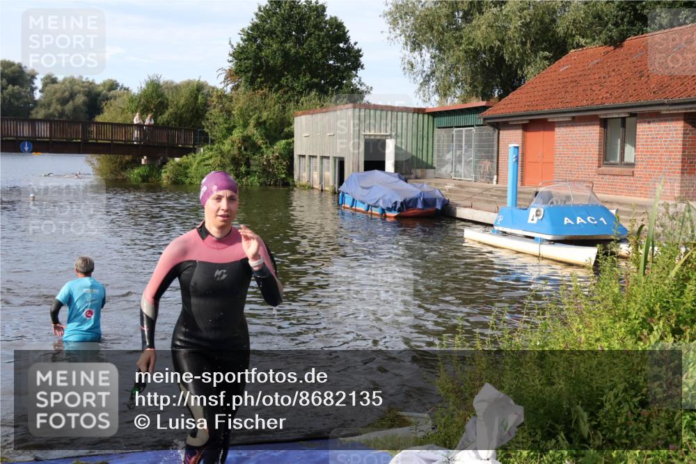 31.08.2025 - Elbe Triathlon Hamburg Luisa Fischer http://msf.ph/oto/8682135 31.08.2025 09:38:29 Schwimmen 789, 832 meine-sportfotos.de