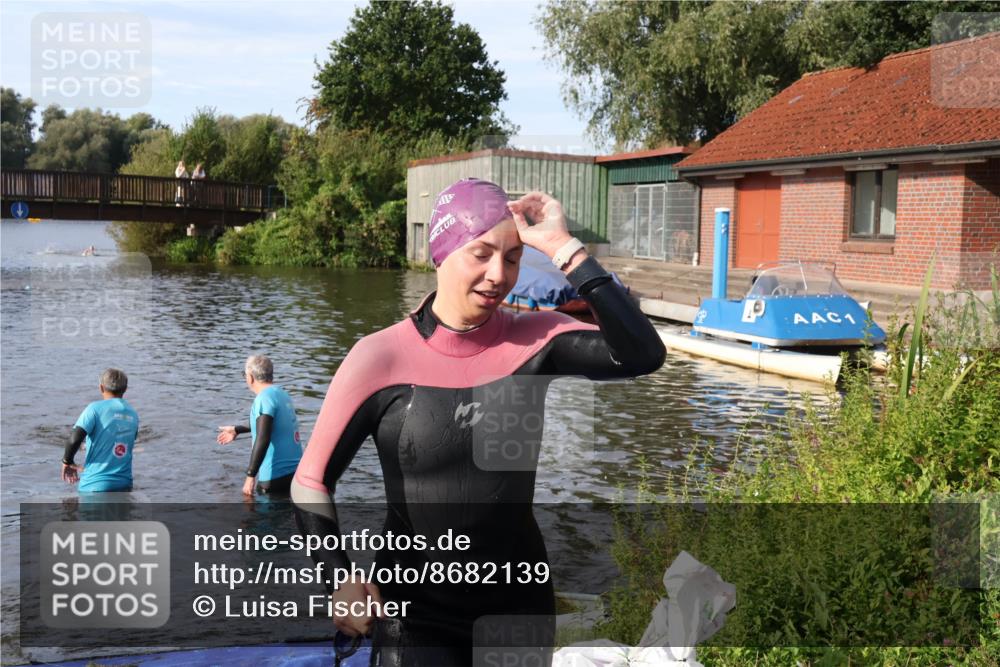 31.08.2025 - Elbe Triathlon Hamburg Luisa Fischer http://msf.ph/oto/8682139 31.08.2025 09:38:30 Schwimmen 789, 832 meine-sportfotos.de