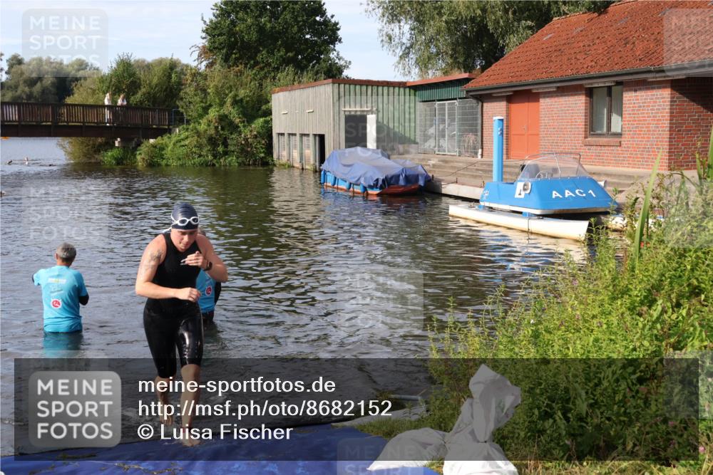 31.08.2025 - Elbe Triathlon Hamburg Luisa Fischer http://msf.ph/oto/8682152 31.08.2025 09:38:37 Schwimmen 832 meine-sportfotos.de