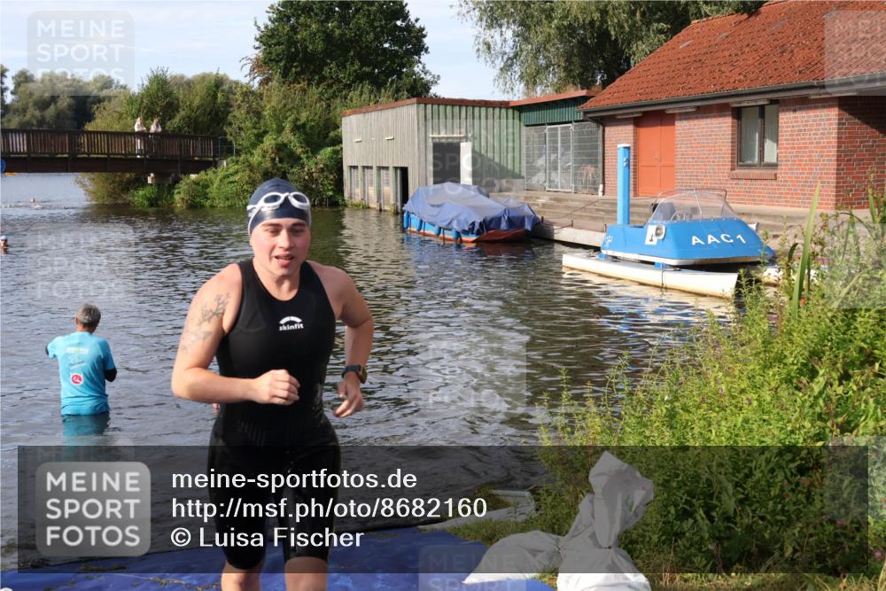 31.08.2025 - Elbe Triathlon Hamburg Luisa Fischer http://msf.ph/oto/8682160 31.08.2025 09:38:39 Schwimmen 832 meine-sportfotos.de