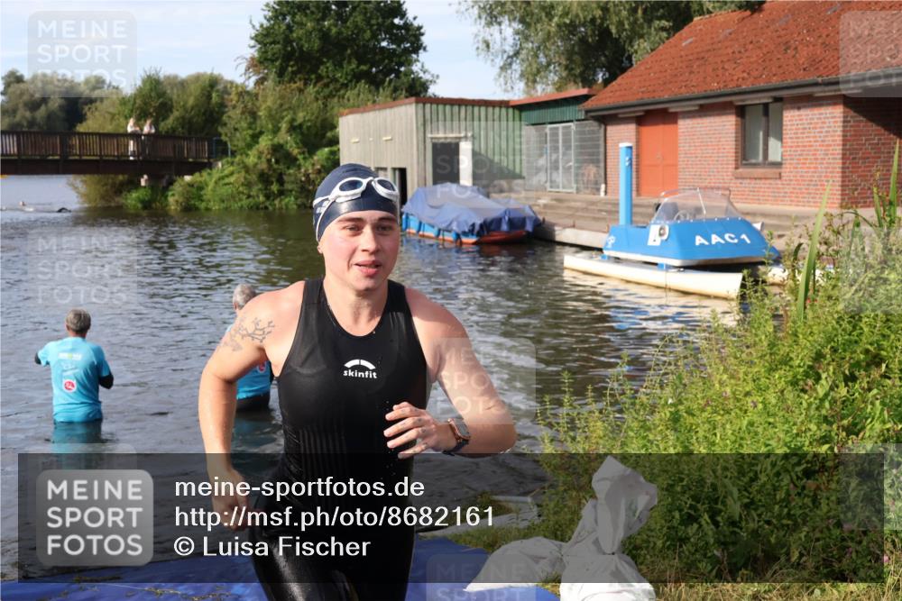 31.08.2025 - Elbe Triathlon Hamburg Luisa Fischer http://msf.ph/oto/8682161 31.08.2025 09:38:39 Schwimmen 832 meine-sportfotos.de