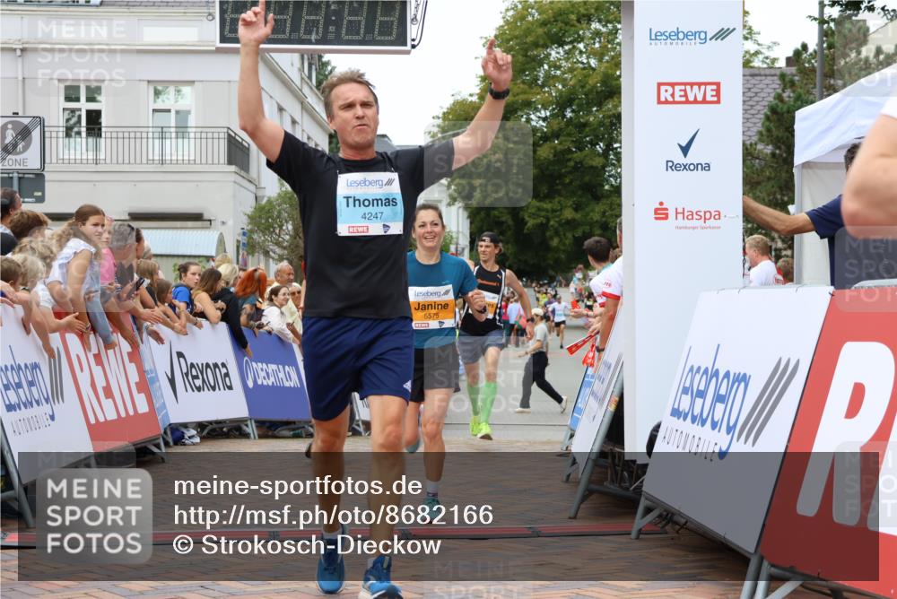 31.08.2025 - 21. Blankeneser Heldenlauf Strokosch-Dieckow http://msf.ph/oto/8682166 31.08.2025 12:05:37 Ziel 5614, 5050, 5575, 4141, 4414, 4329, 4247 meine-sportfotos.de