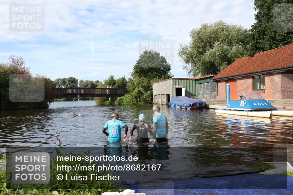31.08.2025 - Elbe Triathlon Hamburg Luisa Fischer http://msf.ph/oto/8682167 31.08.2025 09:39:13 Schwimmen 806 meine-sportfotos.de