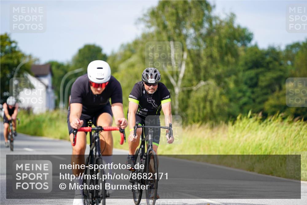 31.08.2025 - Elbe Triathlon Hamburg Michael Burmester http://msf.ph/oto/8682171 31.08.2025 11:00:56 Radfahren 1154, 1277, 1337 meine-sportfotos.de