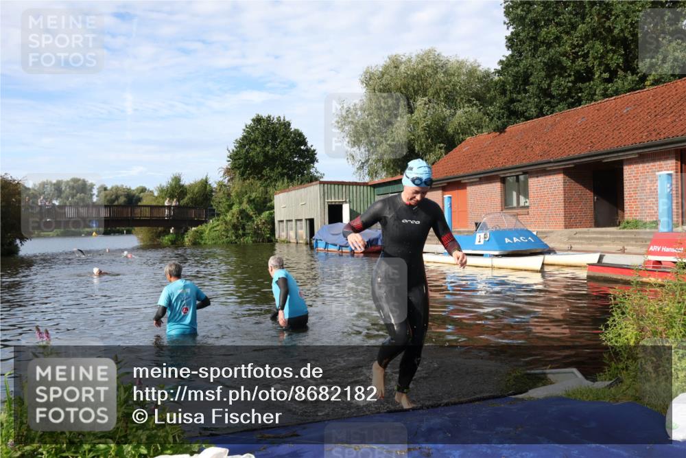 31.08.2025 - Elbe Triathlon Hamburg Luisa Fischer http://msf.ph/oto/8682182 31.08.2025 09:39:15 Schwimmen 806 meine-sportfotos.de