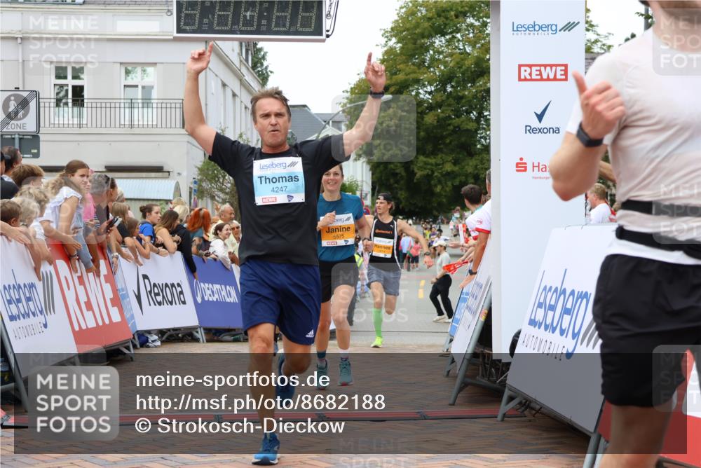 31.08.2025 - 21. Blankeneser Heldenlauf Strokosch-Dieckow http://msf.ph/oto/8682188 31.08.2025 12:05:36 Ziel 5614, 5050, 5575, 4141, 4414, 4329, 4247 meine-sportfotos.de