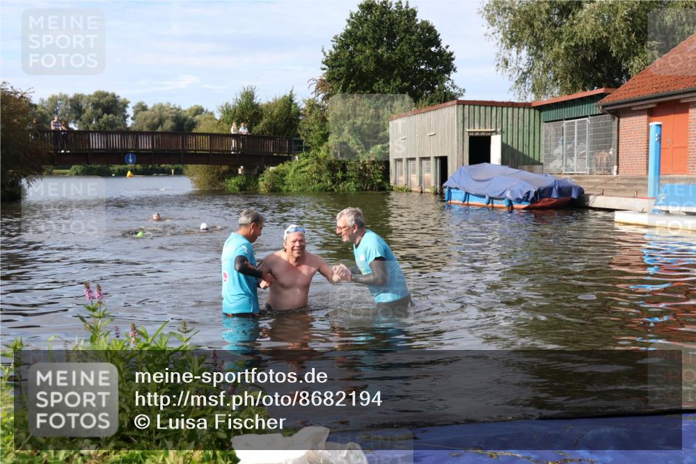 31.08.2025 - Elbe Triathlon Hamburg Luisa Fischer http://msf.ph/oto/8682194 31.08.2025 09:39:44 Schwimmen 758 meine-sportfotos.de