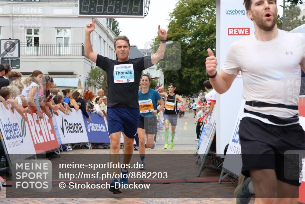 31.08.2025 - 21. Blankeneser Heldenlauf Strokosch-Dieckow http://msf.ph/oto/8682203 31.08.2025 12:05:36 Ziel 5614, 5050, 5575, 4141, 4414, 4329, 4247 meine-sportfotos.de