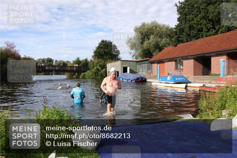 31.08.2025 - Elbe Triathlon Hamburg Luisa Fischer http://msf.ph/oto/8682213 31.08.2025 09:39:47 Schwimmen 758 meine-sportfotos.de