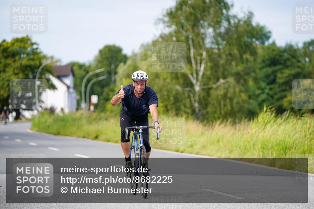 31.08.2025 - Elbe Triathlon Hamburg Michael Burmester http://msf.ph/oto/8682225 31.08.2025 11:01:20 Radfahren 1307, 1360, 1612 meine-sportfotos.de
