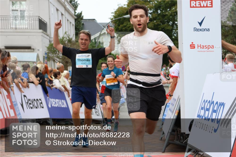 31.08.2025 - 21. Blankeneser Heldenlauf Strokosch-Dieckow http://msf.ph/oto/8682228 31.08.2025 12:05:35 Ziel 5614, 5050, 5575, 4141, 4414, 4329, 4247 meine-sportfotos.de