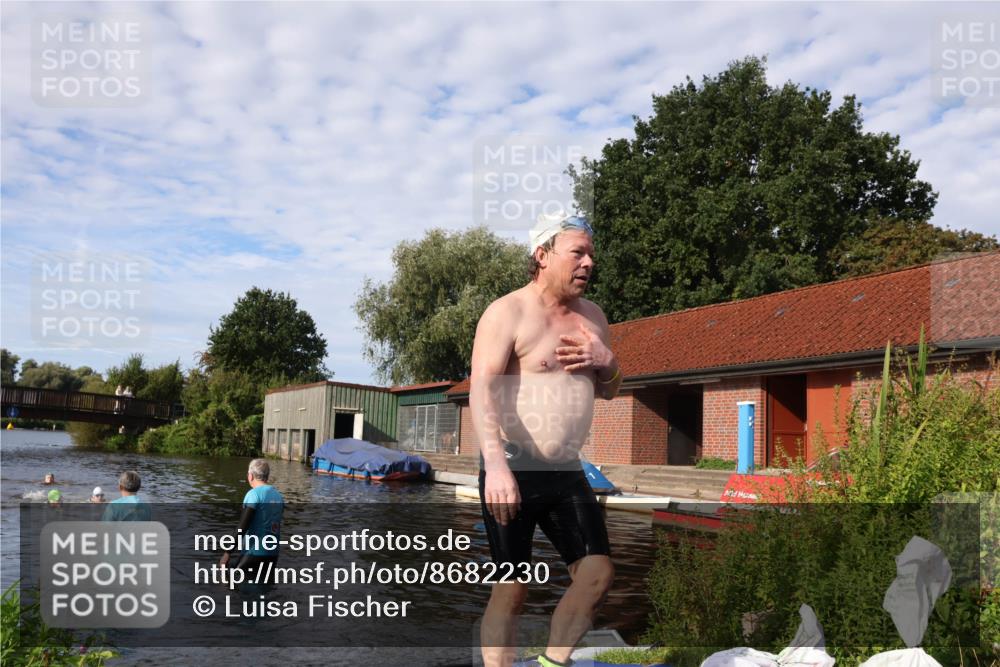 31.08.2025 - Elbe Triathlon Hamburg Luisa Fischer http://msf.ph/oto/8682230 31.08.2025 09:39:50 Schwimmen 758, 818 meine-sportfotos.de
