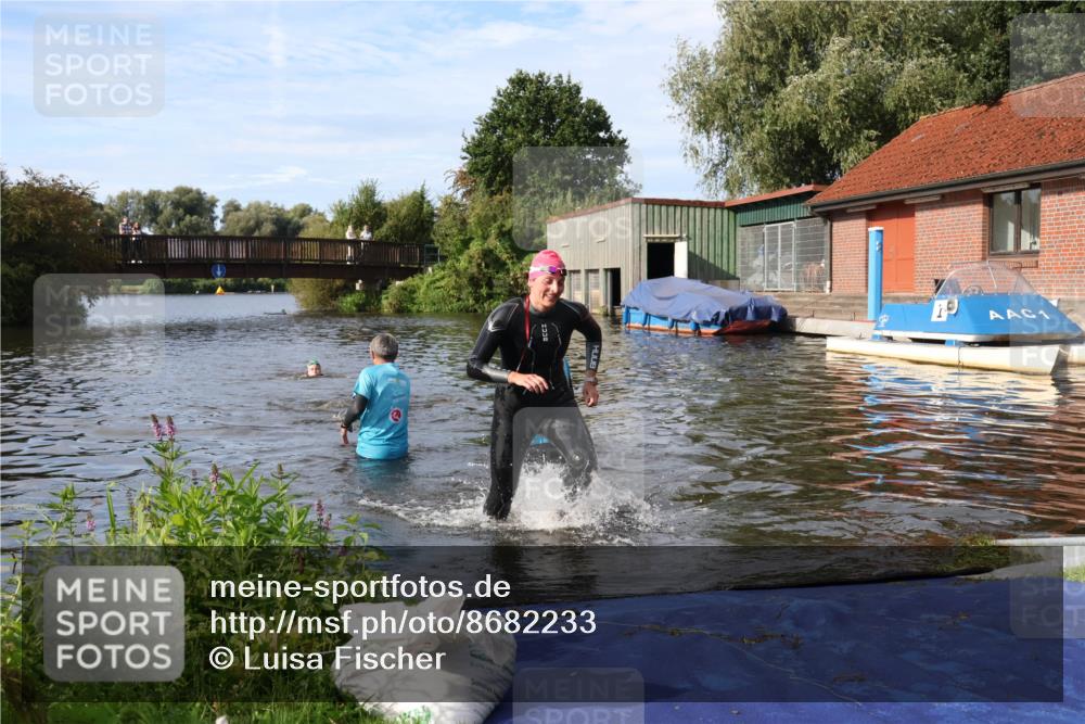 31.08.2025 - Elbe Triathlon Hamburg Luisa Fischer http://msf.ph/oto/8682233 31.08.2025 09:39:57 Schwimmen 818, 874 meine-sportfotos.de