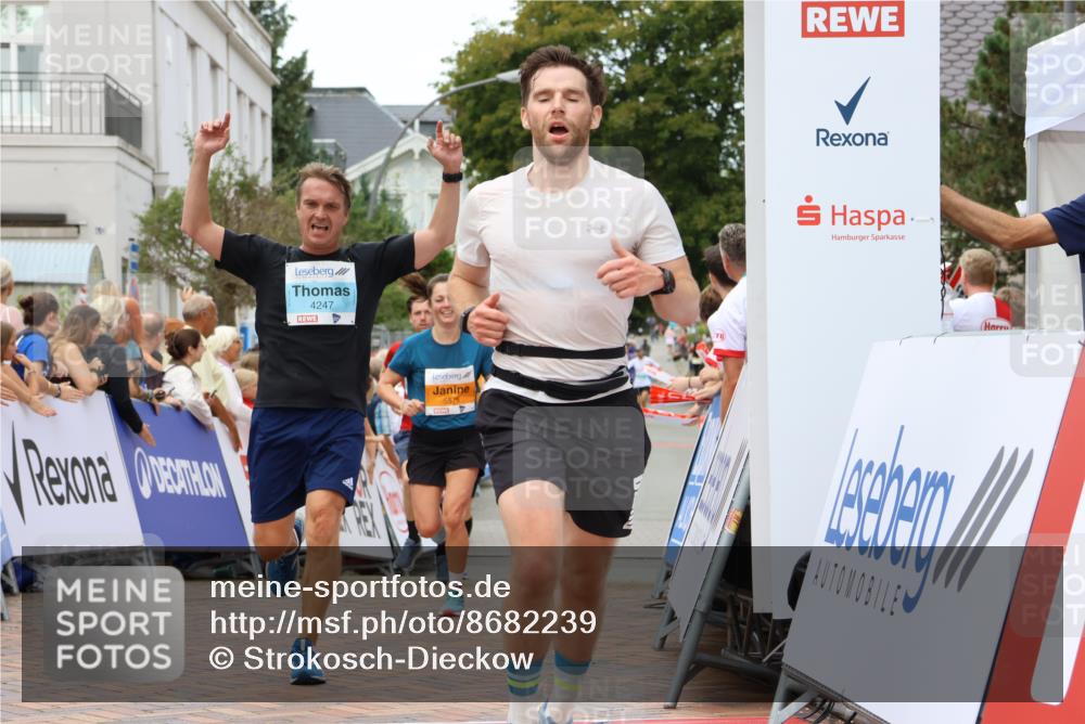 31.08.2025 - 21. Blankeneser Heldenlauf Strokosch-Dieckow http://msf.ph/oto/8682239 31.08.2025 12:05:35 Ziel 5614, 5050, 5575, 4141, 4414, 4329, 4247 meine-sportfotos.de