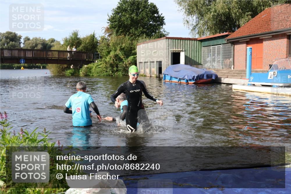 31.08.2025 - Elbe Triathlon Hamburg Luisa Fischer http://msf.ph/oto/8682240 31.08.2025 09:40:02 Schwimmen 818, 874, 877 meine-sportfotos.de