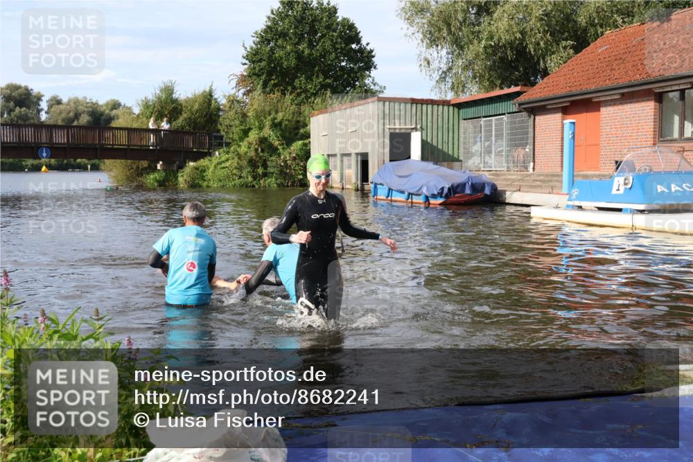 31.08.2025 - Elbe Triathlon Hamburg Luisa Fischer http://msf.ph/oto/8682241 31.08.2025 09:40:02 Schwimmen 818, 874, 877 meine-sportfotos.de