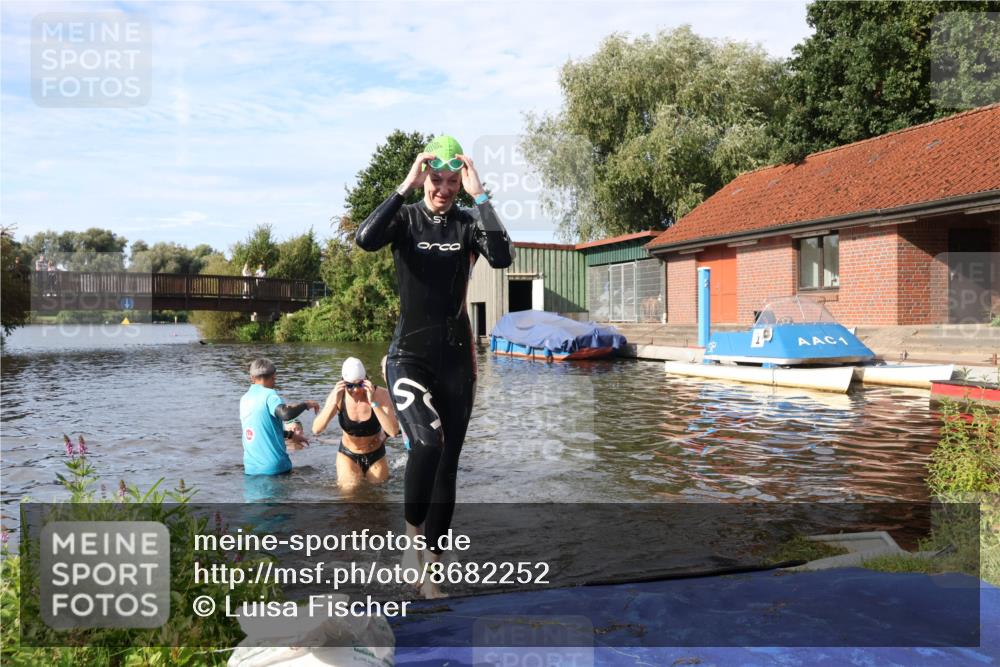 31.08.2025 - Elbe Triathlon Hamburg Luisa Fischer http://msf.ph/oto/8682252 31.08.2025 09:40:05 Schwimmen 796, 874, 877 meine-sportfotos.de