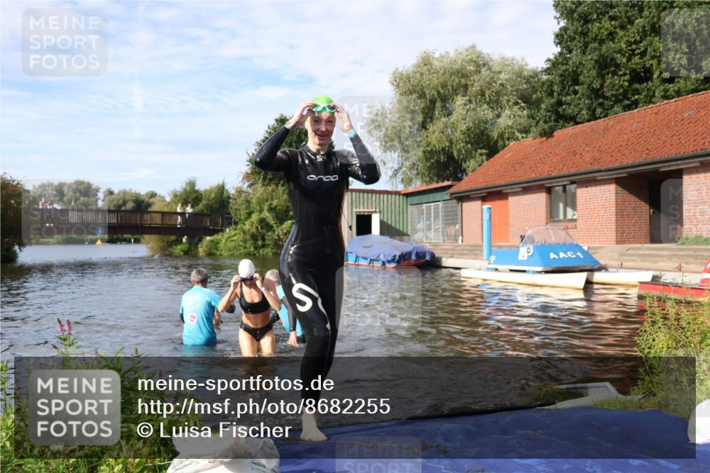 31.08.2025 - Elbe Triathlon Hamburg Luisa Fischer http://msf.ph/oto/8682255 31.08.2025 09:40:06 Schwimmen 796, 874, 877 meine-sportfotos.de