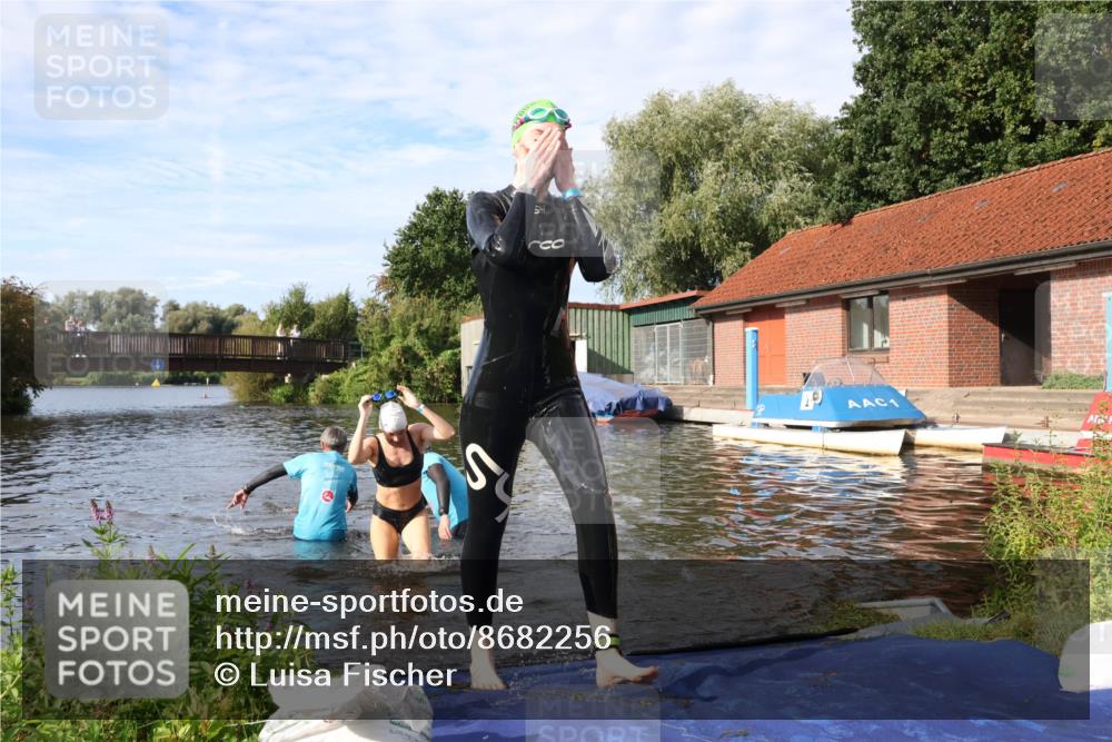 31.08.2025 - Elbe Triathlon Hamburg Luisa Fischer http://msf.ph/oto/8682256 31.08.2025 09:40:06 Schwimmen 796, 874, 877 meine-sportfotos.de