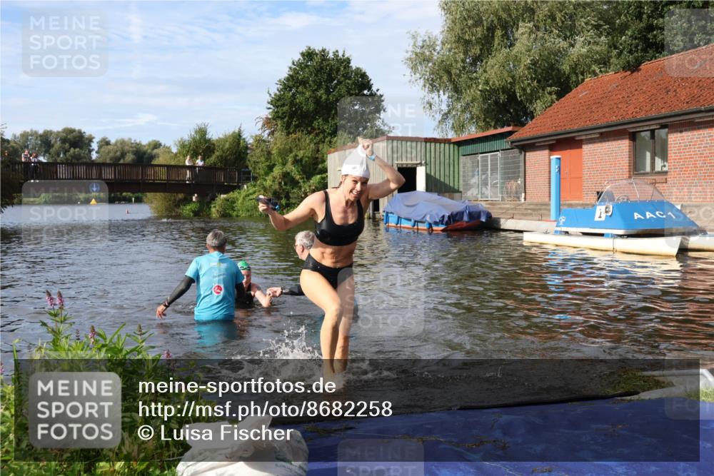 31.08.2025 - Elbe Triathlon Hamburg Luisa Fischer http://msf.ph/oto/8682258 31.08.2025 09:40:08 Schwimmen 796, 874, 877 meine-sportfotos.de