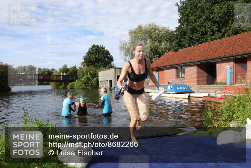 31.08.2025 - Elbe Triathlon Hamburg Luisa Fischer http://msf.ph/oto/8682266 31.08.2025 09:40:09 Schwimmen 796, 874, 877 meine-sportfotos.de