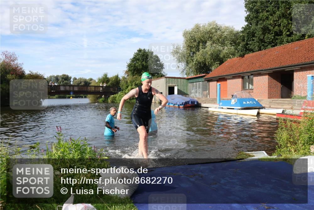 31.08.2025 - Elbe Triathlon Hamburg Luisa Fischer http://msf.ph/oto/8682270 31.08.2025 09:40:12 Schwimmen 796, 877 meine-sportfotos.de