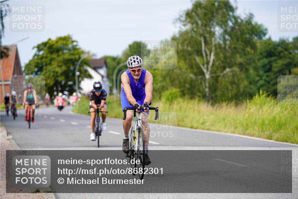 31.08.2025 - Elbe Triathlon Hamburg Michael Burmester http://msf.ph/oto/8682301 31.08.2025 11:01:57 Radfahren 1314, 1453, 1580, 1610 meine-sportfotos.de