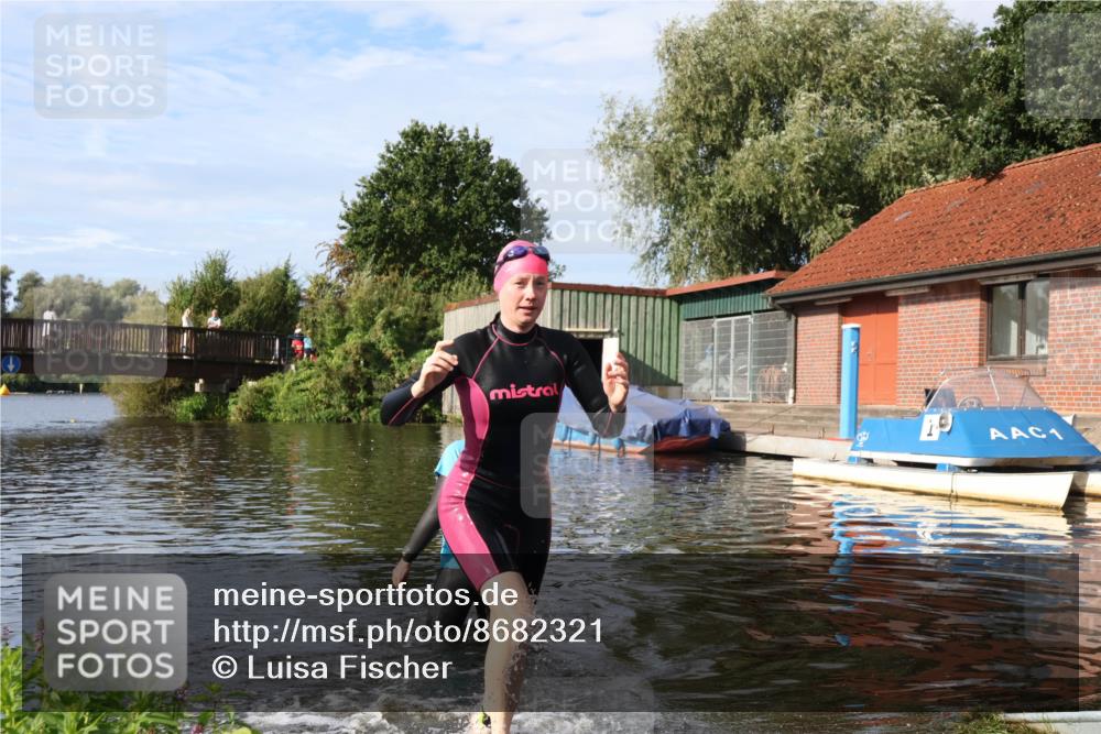 31.08.2025 - Elbe Triathlon Hamburg Luisa Fischer http://msf.ph/oto/8682321 31.08.2025 09:41:53 Schwimmen 841 meine-sportfotos.de