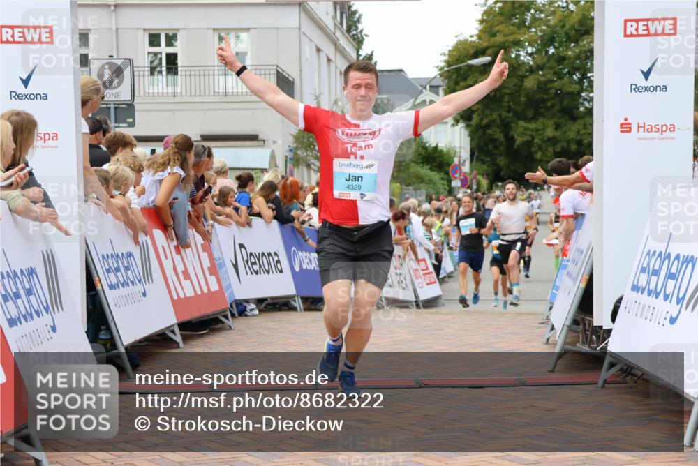 31.08.2025 - 21. Blankeneser Heldenlauf Strokosch-Dieckow http://msf.ph/oto/8682322 31.08.2025 12:05:32 Ziel 5575, 4414, 4329, 4247 meine-sportfotos.de