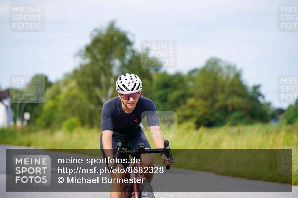 31.08.2025 - Elbe Triathlon Hamburg Michael Burmester http://msf.ph/oto/8682328 31.08.2025 11:02:06 Radfahren 1534, 1576, 1610 meine-sportfotos.de