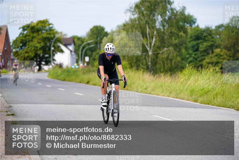 31.08.2025 - Elbe Triathlon Hamburg Michael Burmester http://msf.ph/oto/8682333 31.08.2025 11:02:08 Radfahren 1530, 1534, 1576 meine-sportfotos.de
