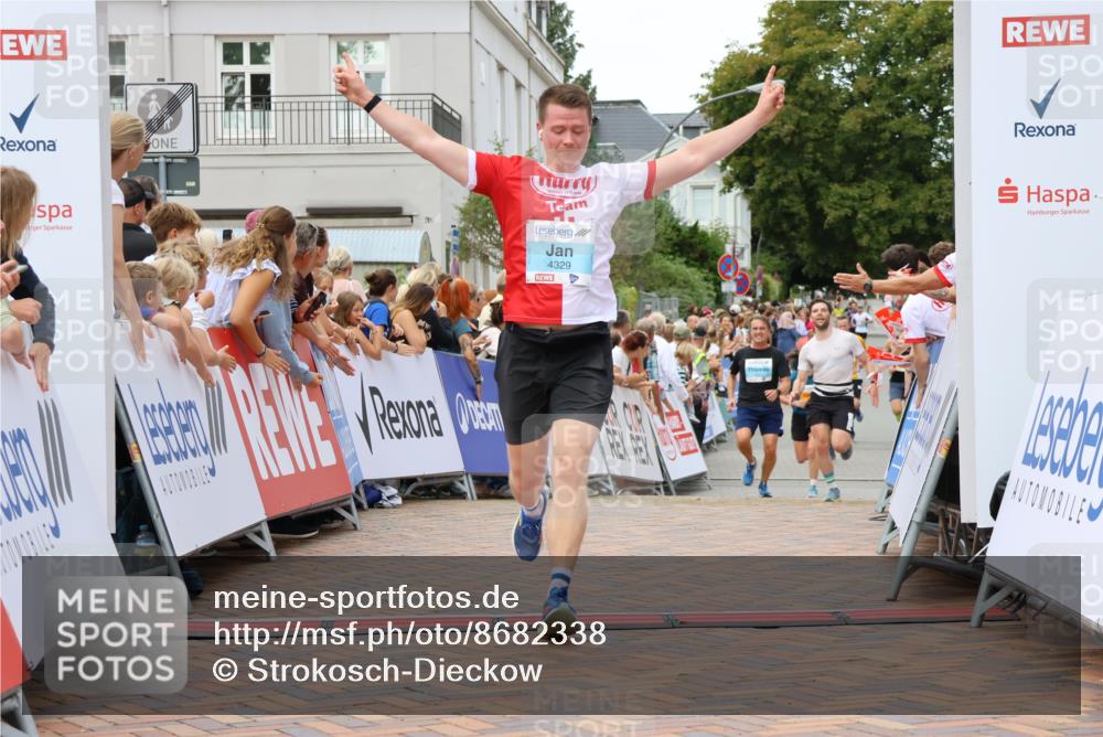 31.08.2025 - 21. Blankeneser Heldenlauf Strokosch-Dieckow http://msf.ph/oto/8682338 31.08.2025 12:05:32 Ziel 5575, 4414, 4329, 4247 meine-sportfotos.de