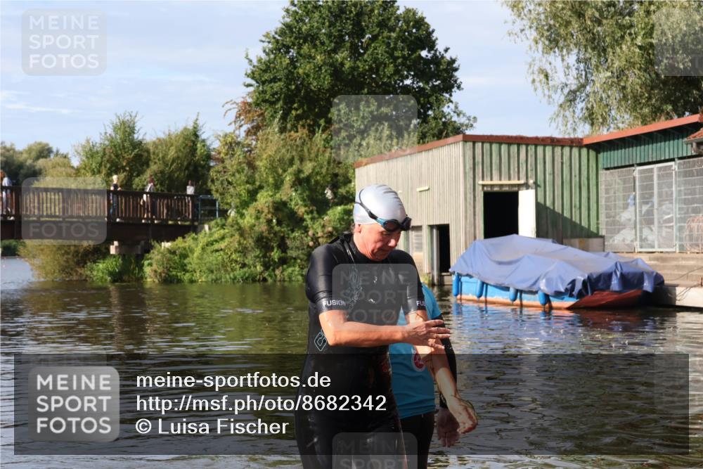 31.08.2025 - Elbe Triathlon Hamburg Luisa Fischer http://msf.ph/oto/8682342 31.08.2025 09:44:19 Schwimmen 923 meine-sportfotos.de