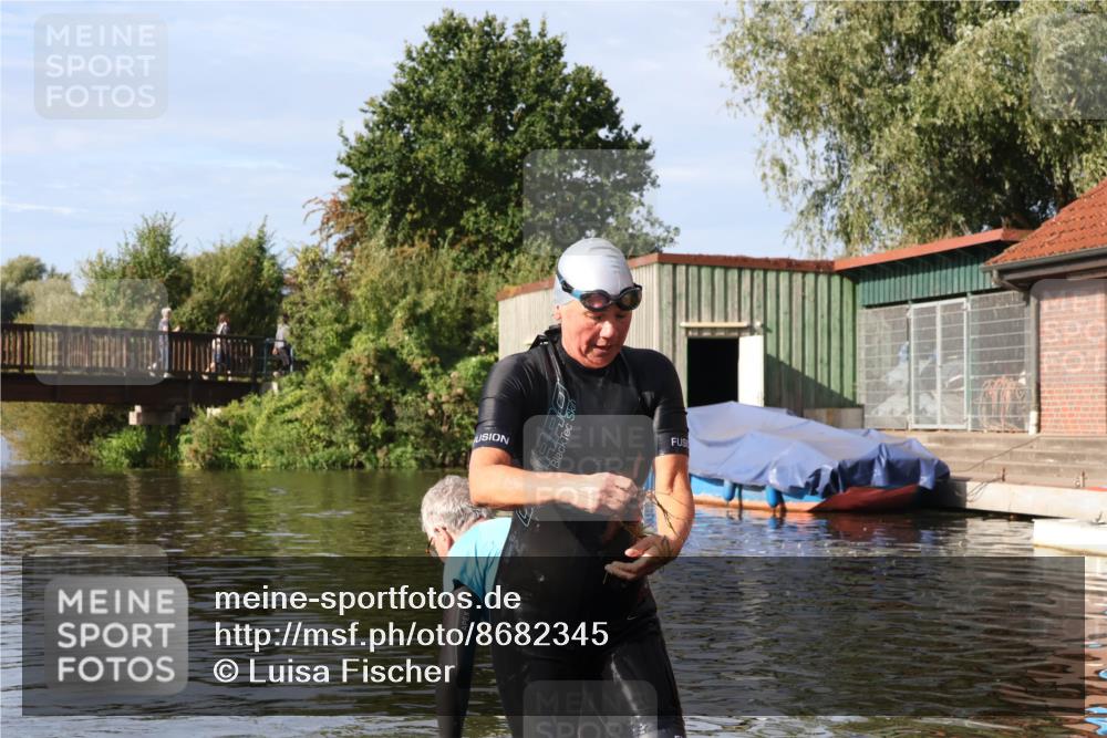 31.08.2025 - Elbe Triathlon Hamburg Luisa Fischer http://msf.ph/oto/8682345 31.08.2025 09:44:20 Schwimmen 923 meine-sportfotos.de