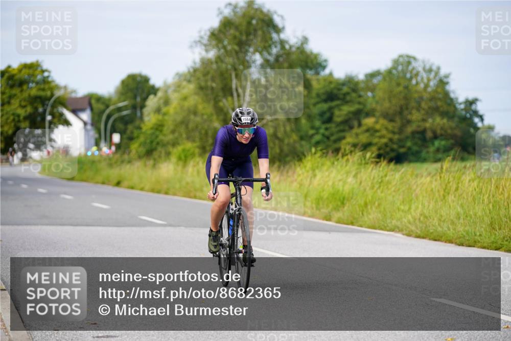 31.08.2025 - Elbe Triathlon Hamburg Michael Burmester http://msf.ph/oto/8682365 31.08.2025 11:02:24 Radfahren 1584 meine-sportfotos.de