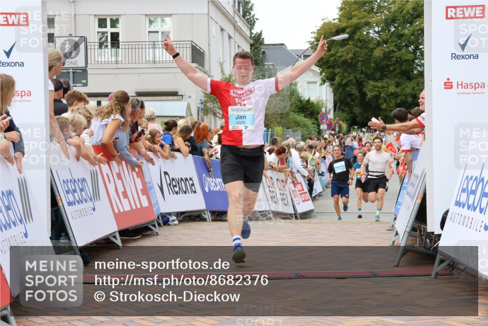 31.08.2025 - 21. Blankeneser Heldenlauf Strokosch-Dieckow http://msf.ph/oto/8682376 31.08.2025 12:05:32 Ziel 5575, 4414, 4329, 4247 meine-sportfotos.de