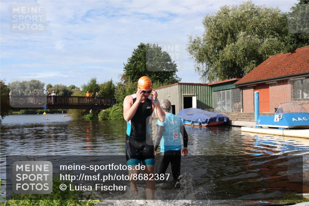 31.08.2025 - Elbe Triathlon Hamburg Luisa Fischer http://msf.ph/oto/8682387 31.08.2025 09:47:01 Schwimmen 928 meine-sportfotos.de