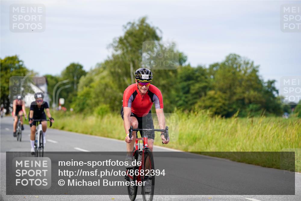 31.08.2025 - Elbe Triathlon Hamburg Michael Burmester http://msf.ph/oto/8682394 31.08.2025 11:02:42 Radfahren 401, 1332, 1512 meine-sportfotos.de