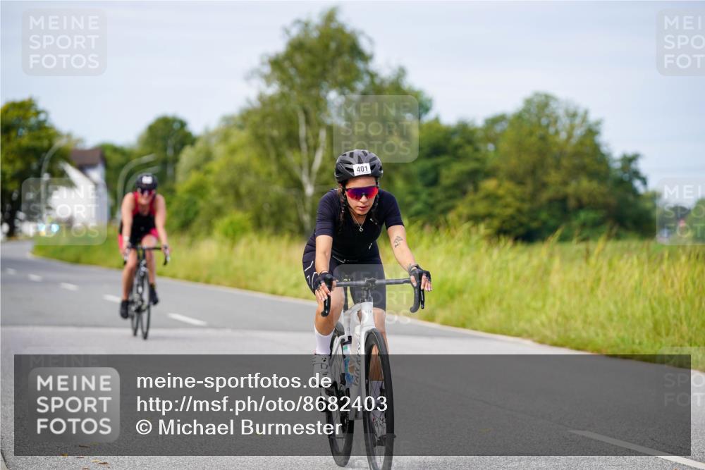 31.08.2025 - Elbe Triathlon Hamburg Michael Burmester http://msf.ph/oto/8682403 31.08.2025 11:02:43 Radfahren 401, 1332, 1512 meine-sportfotos.de