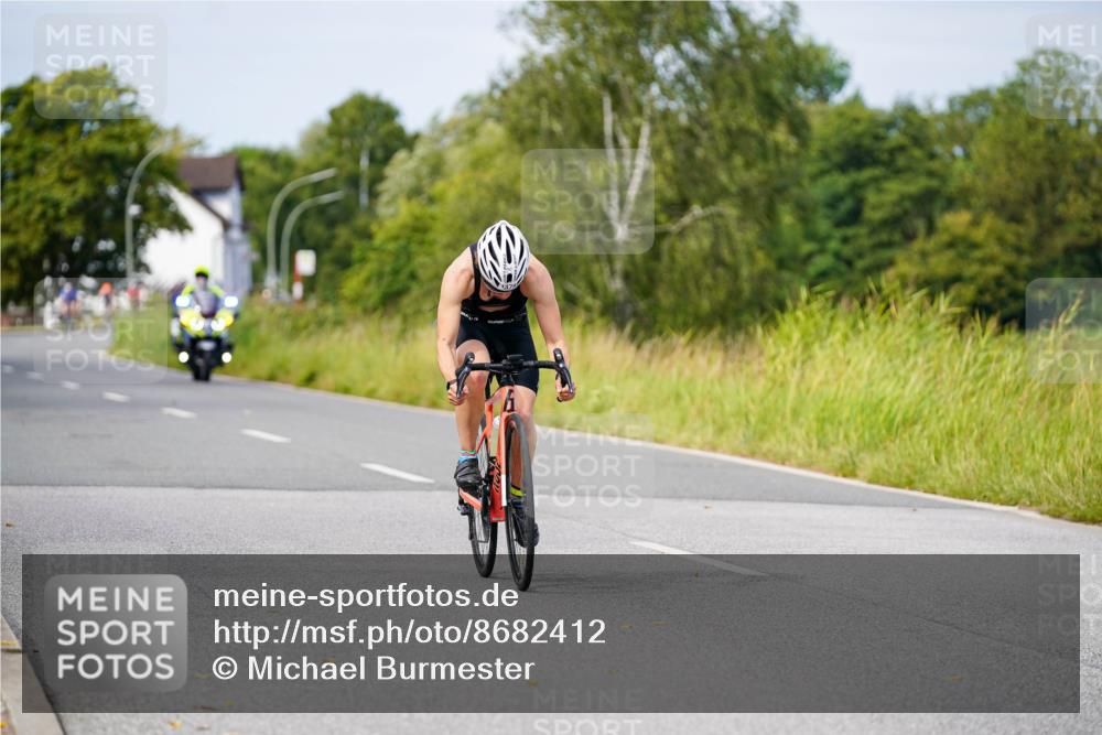 31.08.2025 - Elbe Triathlon Hamburg Michael Burmester http://msf.ph/oto/8682412 31.08.2025 11:02:50 Radfahren 1379 meine-sportfotos.de