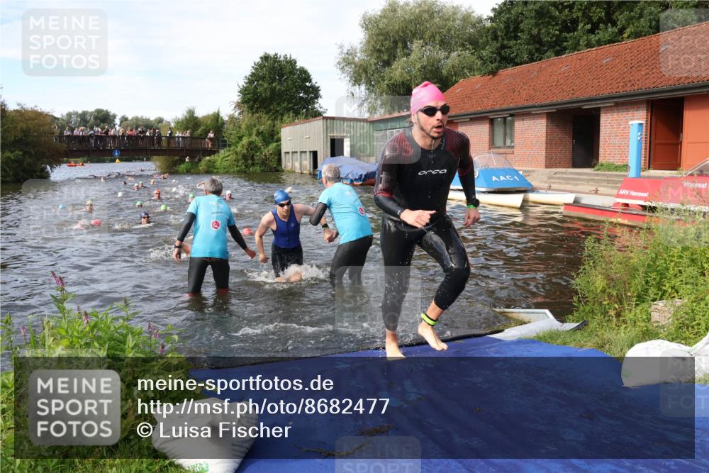 31.08.2025 - Elbe Triathlon Hamburg Luisa Fischer http://msf.ph/oto/8682477 31.08.2025 10:10:37 Schwimmen 942, 965, 968, 986, 1078, 1085, 1091 meine-sportfotos.de