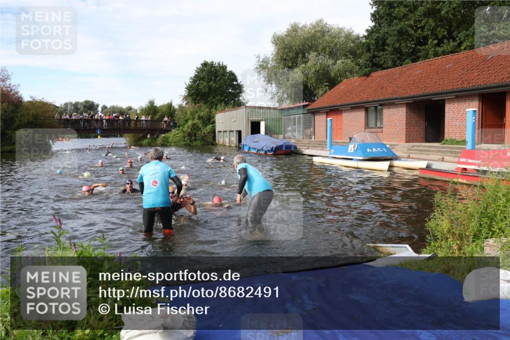 31.08.2025 - Elbe Triathlon Hamburg Luisa Fischer http://msf.ph/oto/8682491 31.08.2025 10:10:40 Schwimmen 942, 960, 965, 968, 1070, 1078, 1085, 1091, 1106 meine-sportfotos.de