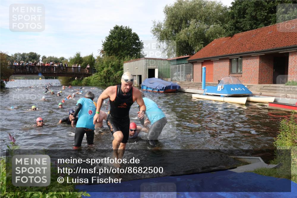31.08.2025 - Elbe Triathlon Hamburg Luisa Fischer http://msf.ph/oto/8682500 31.08.2025 10:10:42 Schwimmen 942, 960, 965, 968, 998, 1033, 1070, 1078, 1085, 1106 meine-sportfotos.de